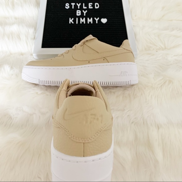 πΈ NIKE AIR FORCE 1 Sage Low Sneakers Shoes Beige - Picture 6 of 8